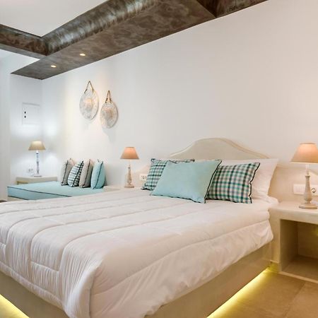 B Suites Fira  Luaran gambar