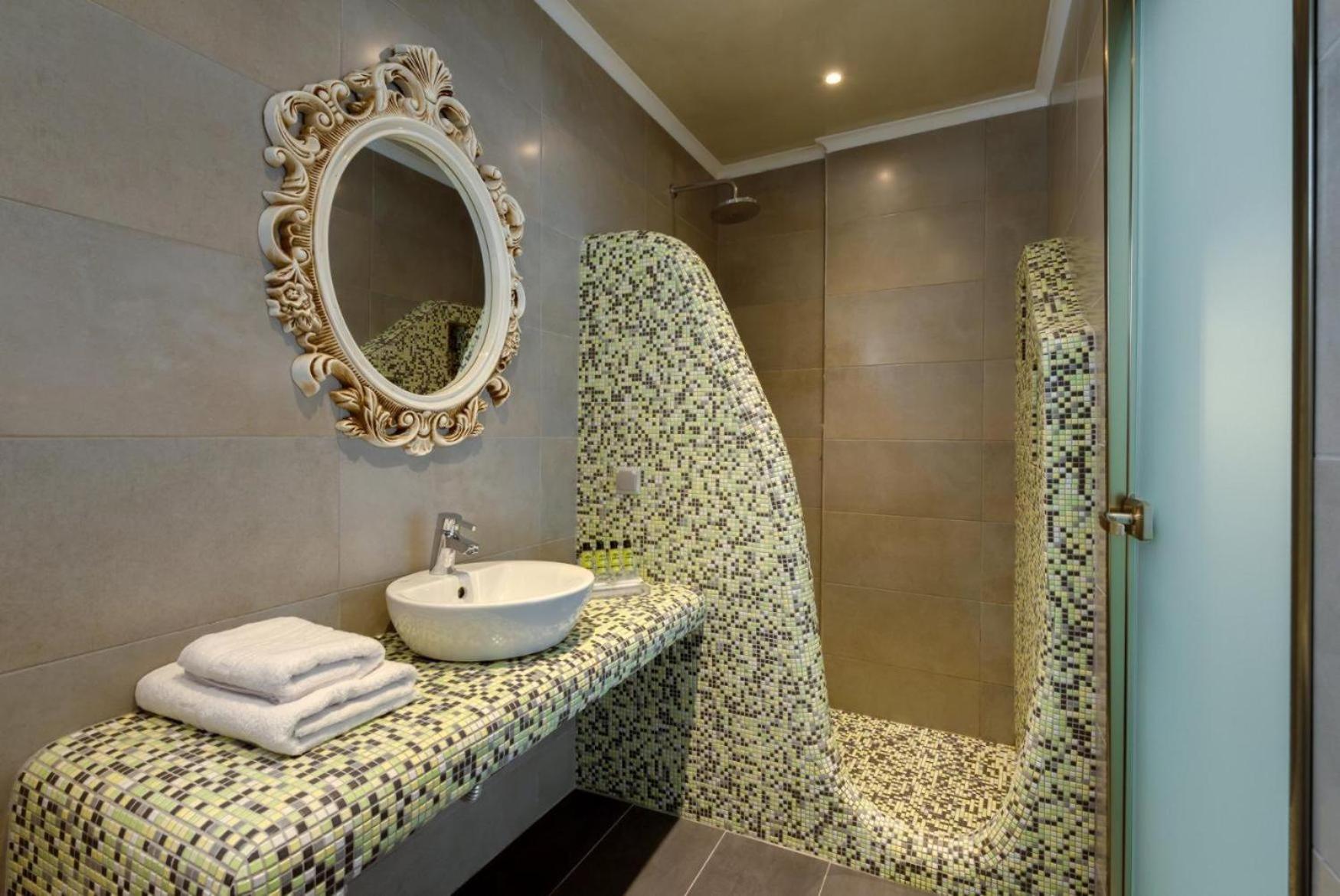 B Suites Fira  Luaran gambar