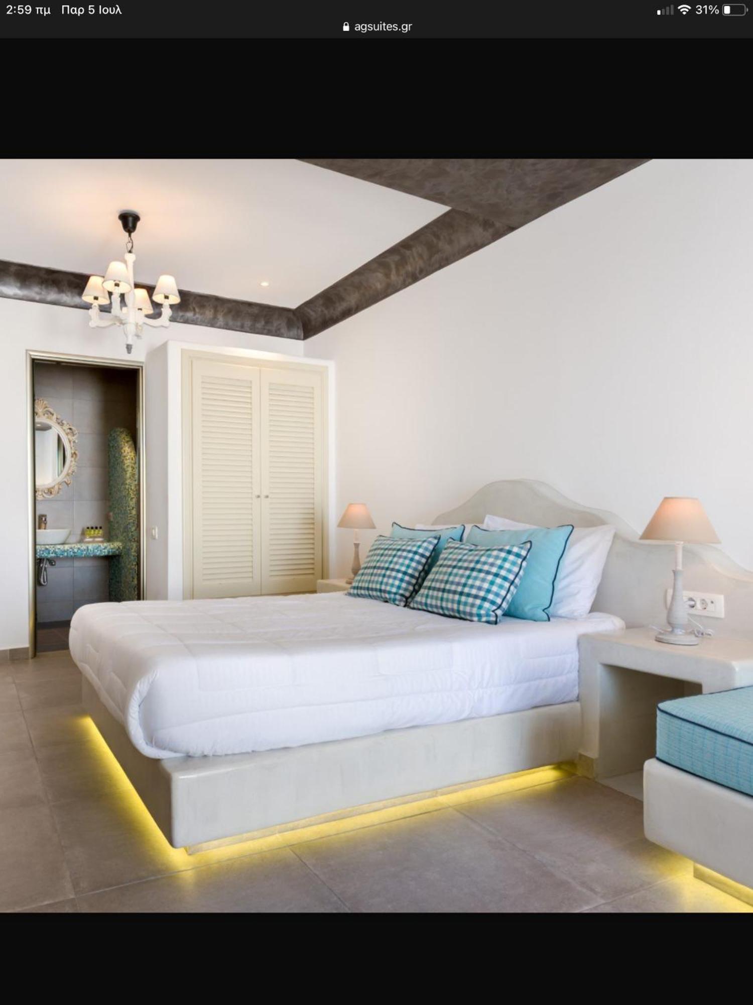 B Suites Fira  Luaran gambar