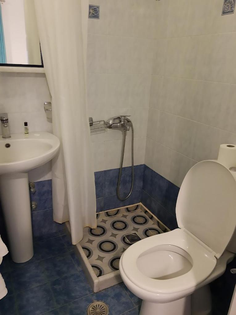 B Suites Fira  Bilik gambar