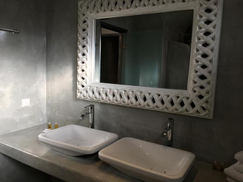 B Suites Fira  Luaran gambar